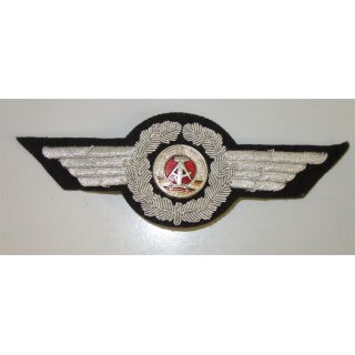 Handgstickter Mützenkranz für Offiziere, Luftstreitkräfte Typ5, 2.Modell mit aufgesetztem Staatswappen, ab 1962, ohne Propeller