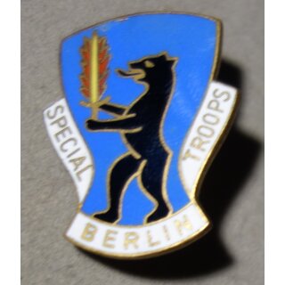DUI, Crest, Special Troops Berlin #12, Bear facing left, no Maker, gold coloured, light blue
