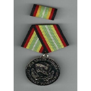 Medaille f&uuml;r treue Dienste in der NVA, silber 150m, 1987-1990