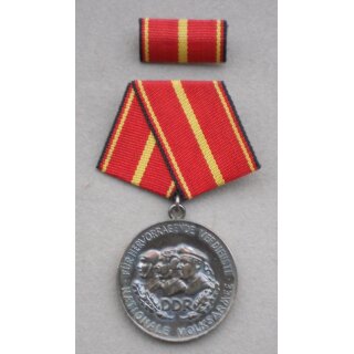 Verdienstmedaille der NVA, gold 145d, Ag 900, 1960-68