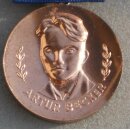 Arthur-Becker-Medaille der FDJ, bronze 13c, ~1980-1984, Bandspange mit kleiner Auflage