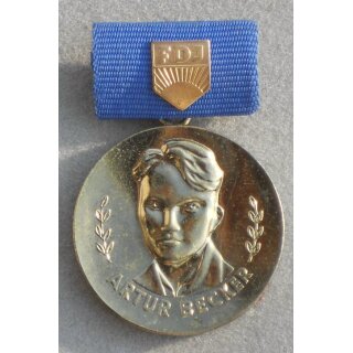 Arthur-Becker-Medal of the FDJ, gold 12b, 1972 -~1980, Ribbon Bar with large Attachment
