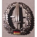 Commando Special Forces Beret Badge Metal, new, with Flag