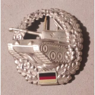 Panzertruppe Barettabzeichen  Metall, gebraucht, mit Bundesfarben, silberfarben