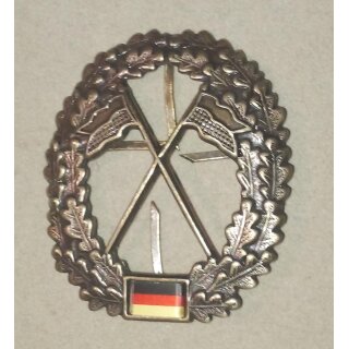 Heeresaufkl&auml;rer Barettabzeichen Metall, neu, mit Bundesfarben