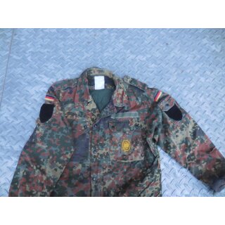 Field Jacket, Woodland Camouflage,worn with Insignia #4, Type3, about Sz.9, Military Proficiency Badge, gold