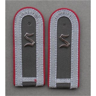 Artillerie Schulterst&uuml;cke, - 90 Offizierssch&uuml;ler, 1.Jahr