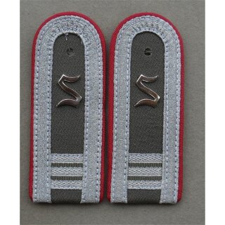 Artillerie Schulterst&uuml;cke, - 90 Offizierssch&uuml;ler, 3.Jahr