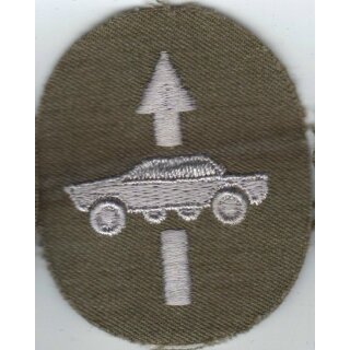 Dienstlaufbahnabzeichen Kampfgruppen Aufkl&auml;rer, SPW mit Pfeil