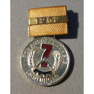Medaille f&uuml;r ausgezeichnete Leistungen 126d/62, goldfarben, lackiert, 7-Jahrplan
