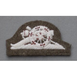 Royal Artillery "Gun"  Abzeichen auf oliv, gebraucht, fr&uuml;he Ausf&uuml;hrung, rechter Arm