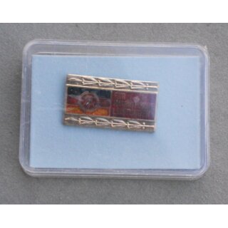 Ehrennadel der Nationalen Front, silber 1015g, Eisen, lackiert mit &Uuml;berzug, in orig. Etui