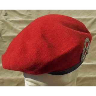 Artillery Troops Beret, red with Badge
