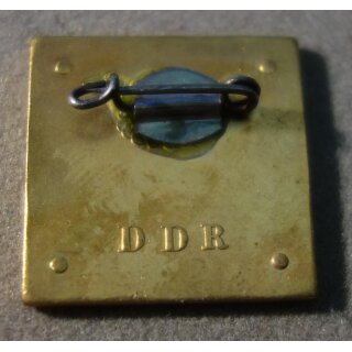 Vietnam Solidaritätsabzeichen, verschiedene No.1, Buntmetall, lackiert, ca. 25x25mm, RS mit "DDR"