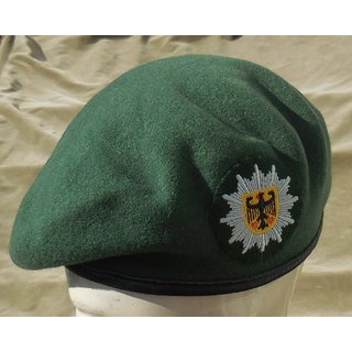 Barett, BGS, grün, mit Abzeichen, gebraucht