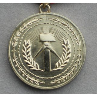 Merit Medal of the Battle Groups of the Working Class, gold