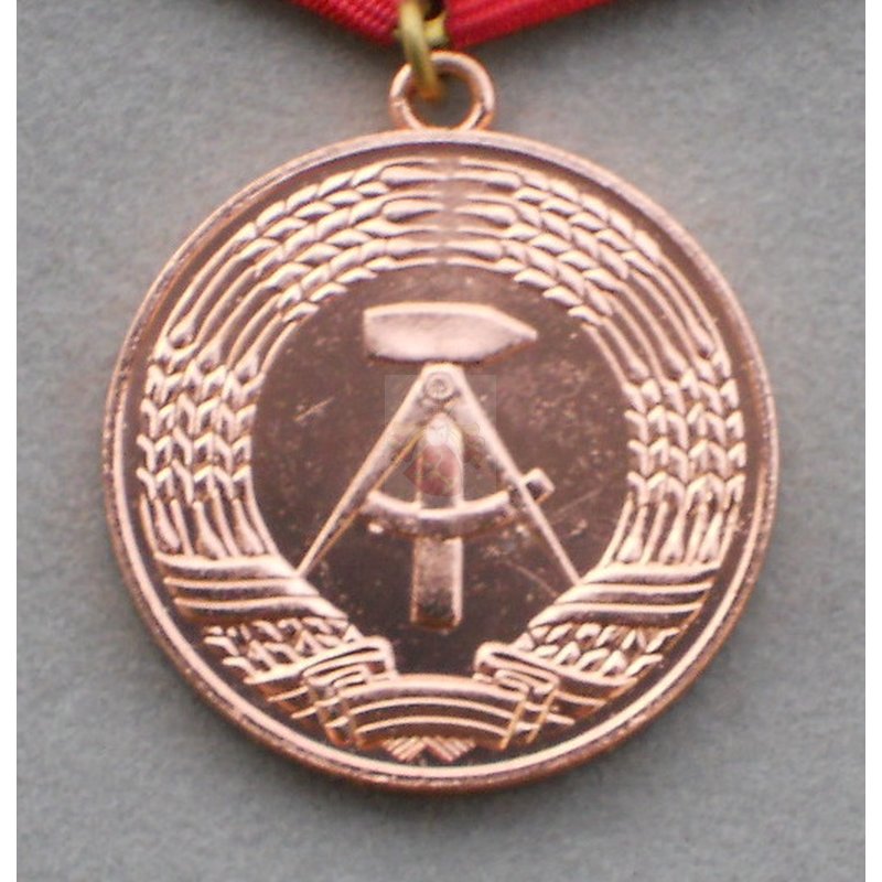 Verdienstmedaille ungetragen Medaille Verdienste in den Kampfgruppen bronze 