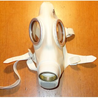 Z56 German Civil Defense Gas Mask, white