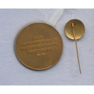 Johannes R. Becher Medal, gold