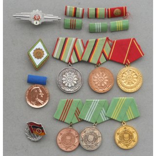 Medaillen-Lot mit Urkunden, Major der VP