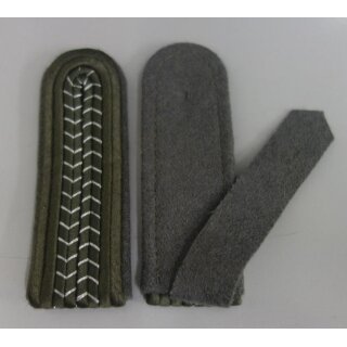 F&auml;hnrich - Stabsoberf&auml;hnrich, Unterlage in Biesentuch, fr&uuml;he Form, 1974-88