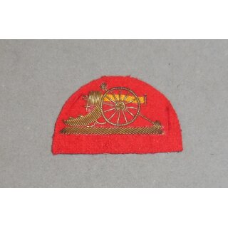 auf rot, handgestickt