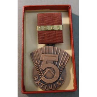 67-51b, Ribbon Suspension, original Case