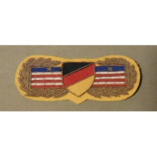 Farbig, Handgestickt auf Beige, Musterstück, neu